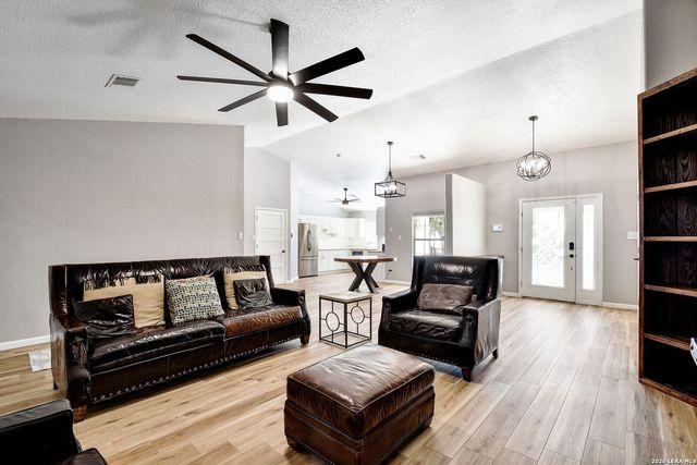 1265 BOB WHITE DR, Spring Branch, TX 78070