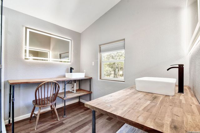 1265 BOB WHITE DR, Spring Branch, TX 78070