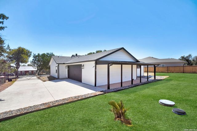 1265 BOB WHITE DR, Spring Branch, TX 78070