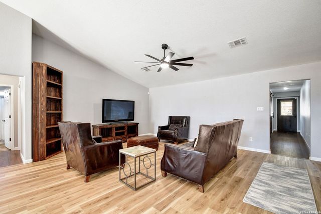 1265 BOB WHITE DR, Spring Branch, TX 78070