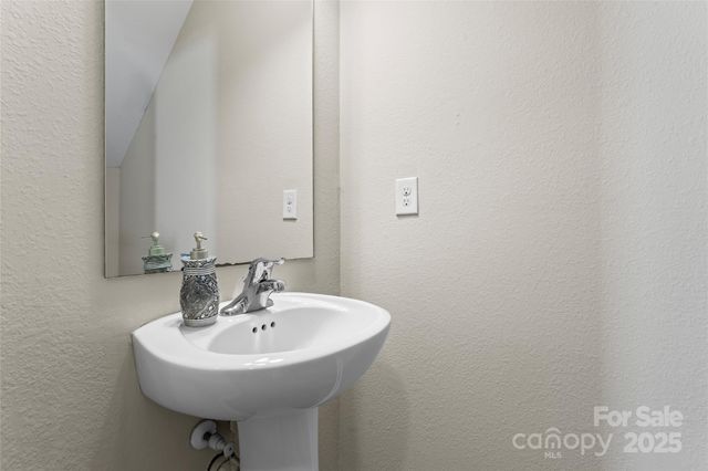 6903 Ware Road, Charlotte, NC 28212
