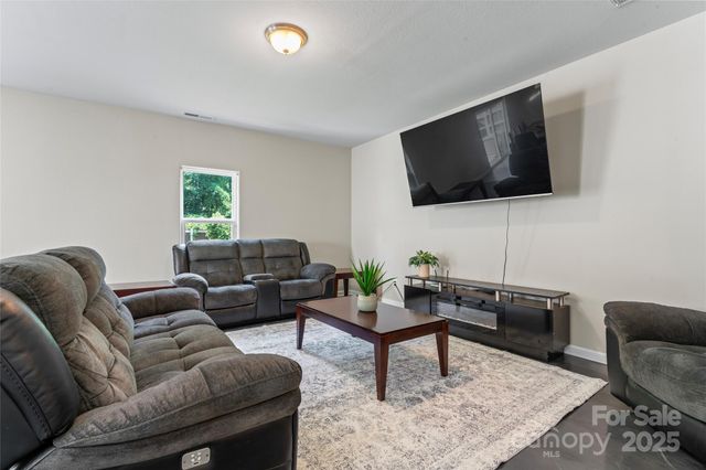 6903 Ware Road, Charlotte, NC 28212