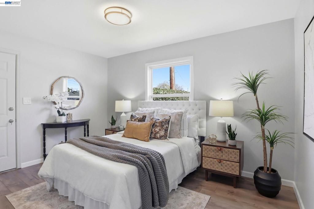 Image 10 of property listing at 16129 Via Pinale, San Lorenzo, CA 94580