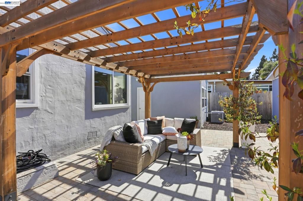 Image 14 of property listing at 16129 Via Pinale, San Lorenzo, CA 94580