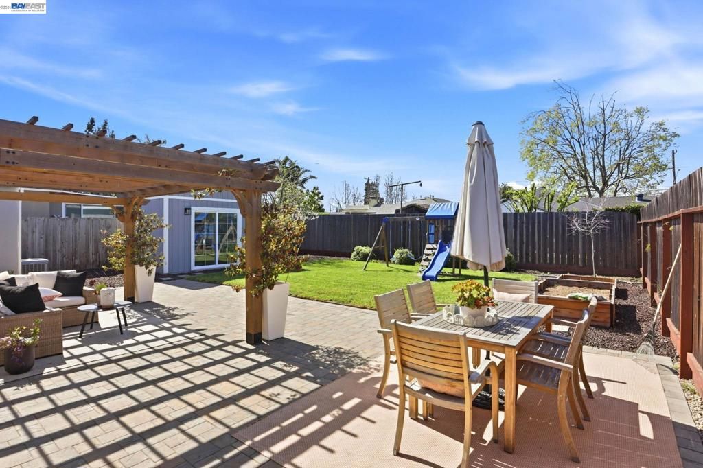 Image 15 of property listing at 16129 Via Pinale, San Lorenzo, CA 94580