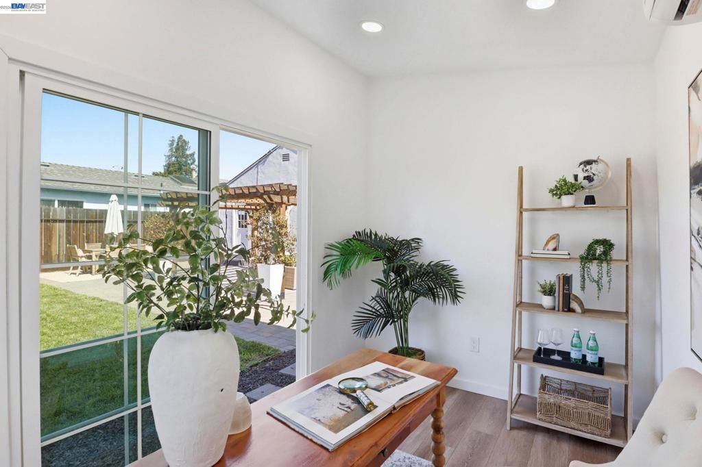 Image 22 of property listing at 16129 Via Pinale, San Lorenzo, CA 94580