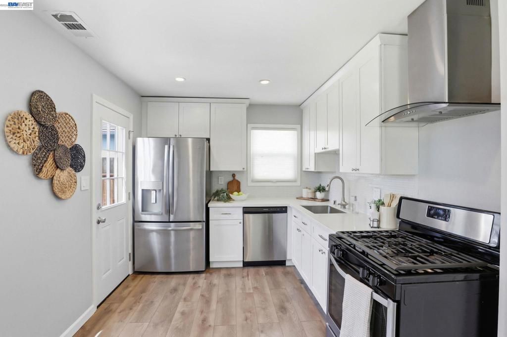 Image 7 of property listing at 16129 Via Pinale, San Lorenzo, CA 94580