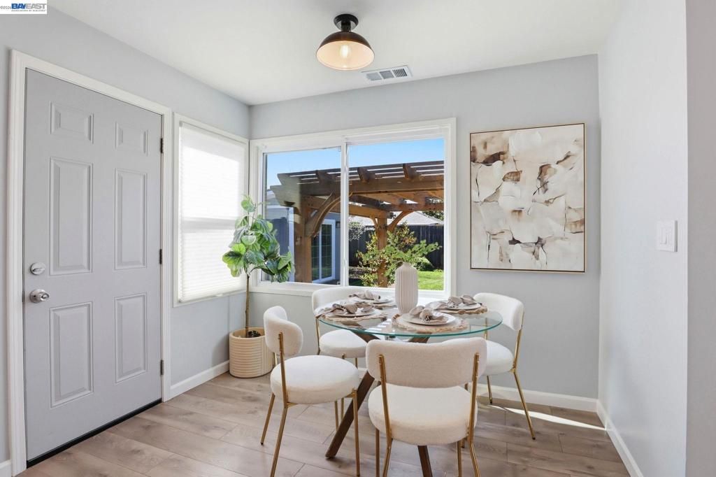 Image 9 of property listing at 16129 Via Pinale, San Lorenzo, CA 94580