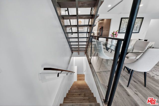 8960 Crescent Drive, Los Angeles, CA 90046