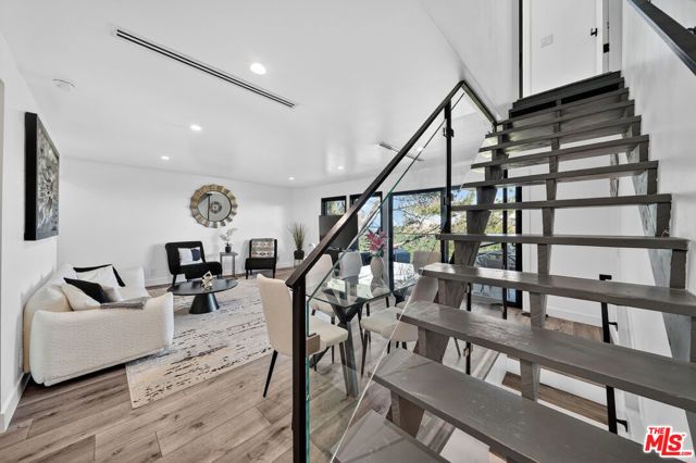 8960 Crescent Drive, Los Angeles, CA 90046