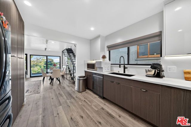 8960 Crescent Drive, Los Angeles, CA 90046