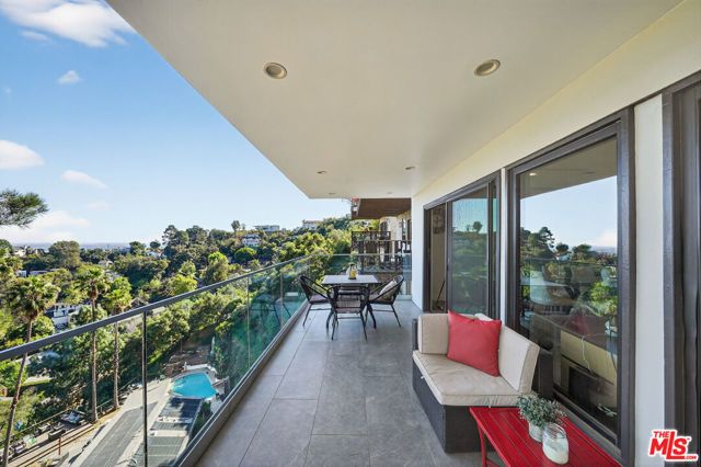 8960 Crescent Drive, Los Angeles, CA 90046