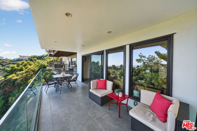 8960 Crescent Drive, Los Angeles, CA 90046