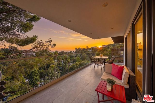 8960 Crescent Drive, Los Angeles, CA 90046