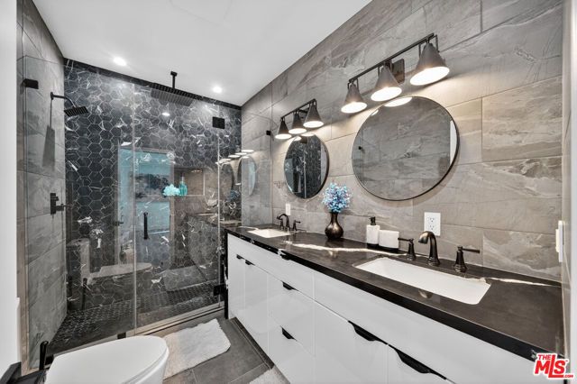 8960 Crescent Drive, Los Angeles, CA 90046