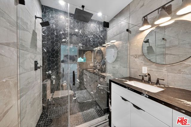 8960 Crescent Drive, Los Angeles, CA 90046