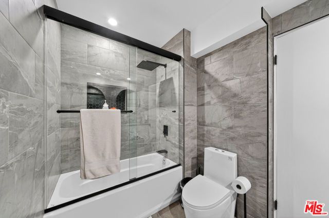 8960 Crescent Drive, Los Angeles, CA 90046