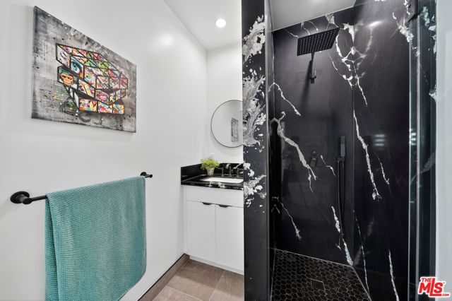 8960 Crescent Drive, Los Angeles, CA 90046