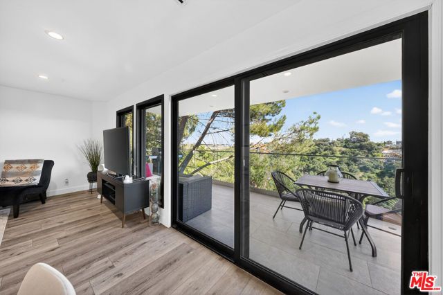 8960 Crescent Drive, Los Angeles, CA 90046