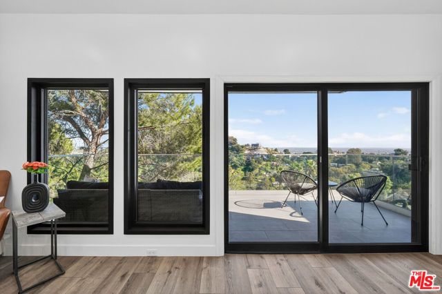 8960 Crescent Drive, Los Angeles, CA 90046