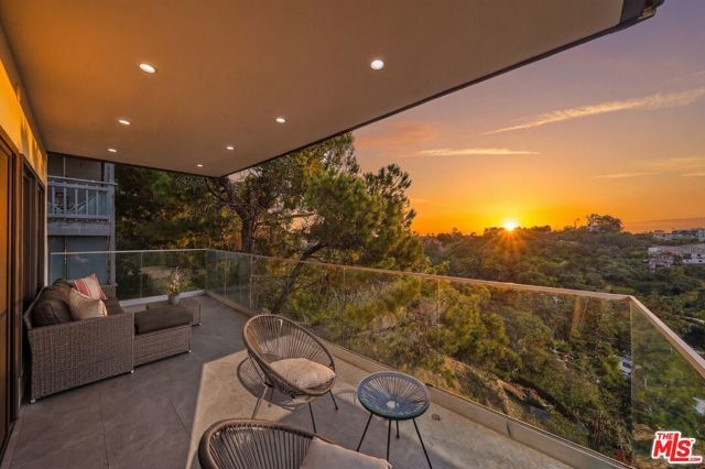 8960 Crescent Drive, Los Angeles, CA 90046