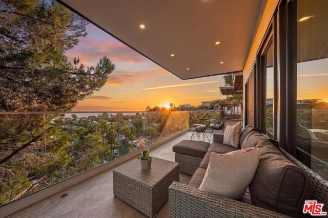 8960 Crescent Drive, Los Angeles, CA 90046