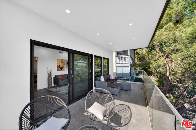 8960 Crescent Drive, Los Angeles, CA 90046