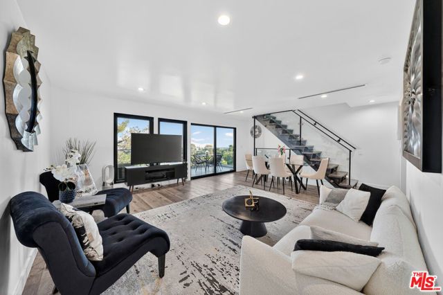 8960 Crescent Drive, Los Angeles, CA 90046