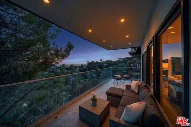 8960 Crescent Drive, Los Angeles, CA 90046