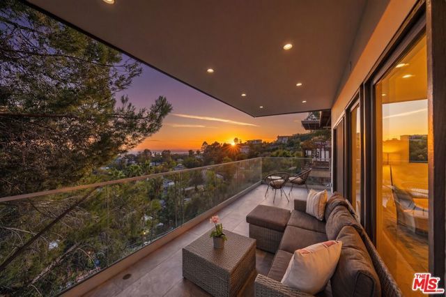 8960 Crescent Drive, Los Angeles, CA 90046