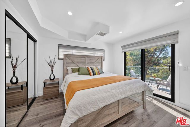 8960 Crescent Drive, Los Angeles, CA 90046