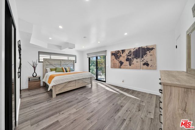 8960 Crescent Drive, Los Angeles, CA 90046