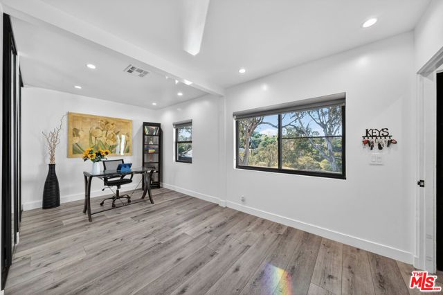 8960 Crescent Drive, Los Angeles, CA 90046