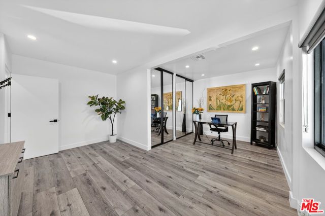 8960 Crescent Drive, Los Angeles, CA 90046