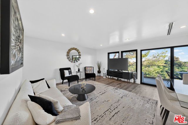 8960 Crescent Drive, Los Angeles, CA 90046