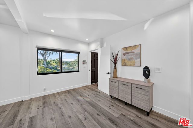 8960 Crescent Drive, Los Angeles, CA 90046