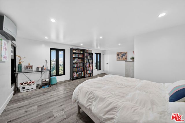 8960 Crescent Drive, Los Angeles, CA 90046