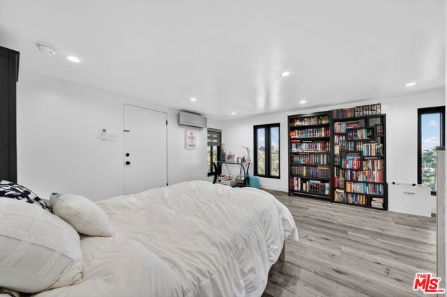 8960 Crescent Drive, Los Angeles, CA 90046