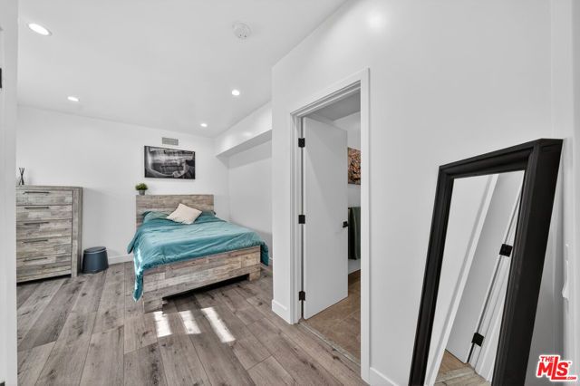 8960 Crescent Drive, Los Angeles, CA 90046