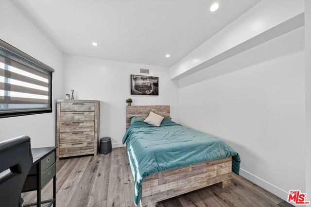 8960 Crescent Drive, Los Angeles, CA 90046