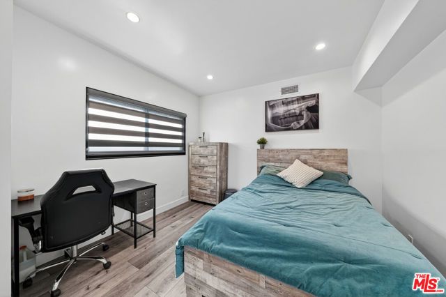 8960 Crescent Drive, Los Angeles, CA 90046