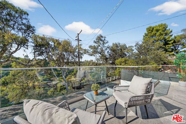 8960 Crescent Drive, Los Angeles, CA 90046