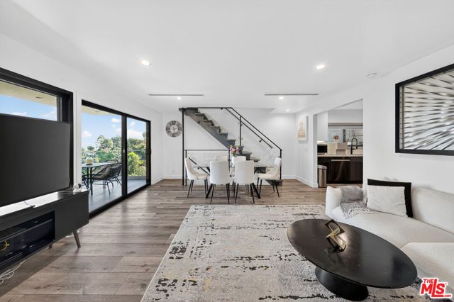 8960 Crescent Drive, Los Angeles, CA 90046