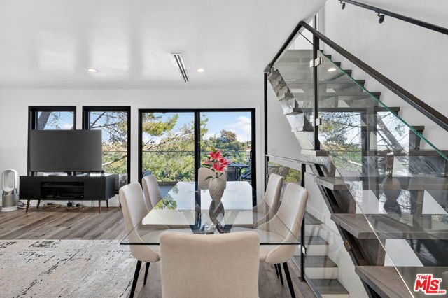 8960 Crescent Drive, Los Angeles, CA 90046