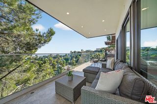 8960 Crescent Drive, Los Angeles, CA 90046