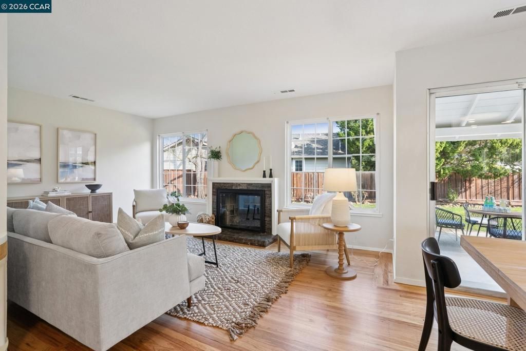 Image 5 of property listing at 538 538 Shelly Dr, Pleasant Hill, CA 94523