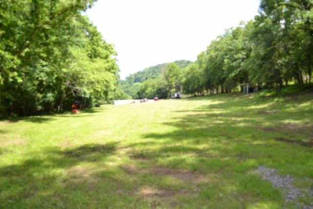 425 Baugh Hollow Ln, Gainesboro, TN 38562