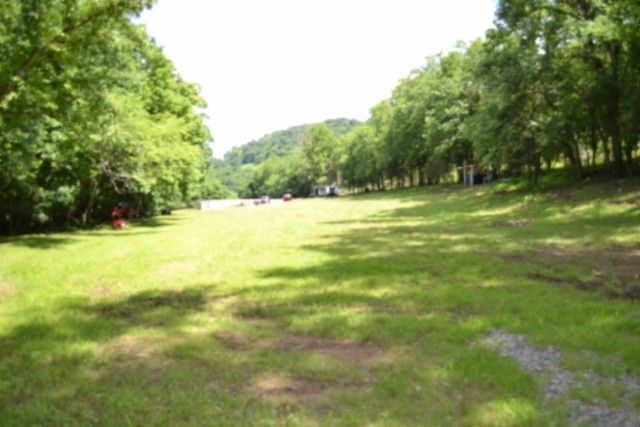 425 Baugh Hollow Ln, Gainesboro, TN 38562