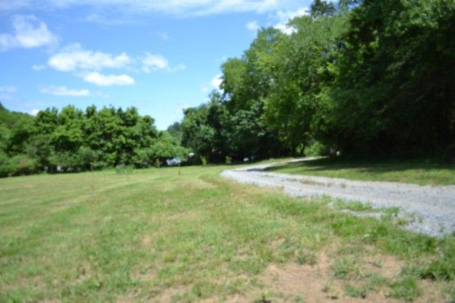 425 Baugh Hollow Ln, Gainesboro, TN 38562