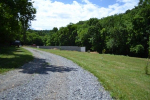 425 Baugh Hollow Ln, Gainesboro, TN 38562